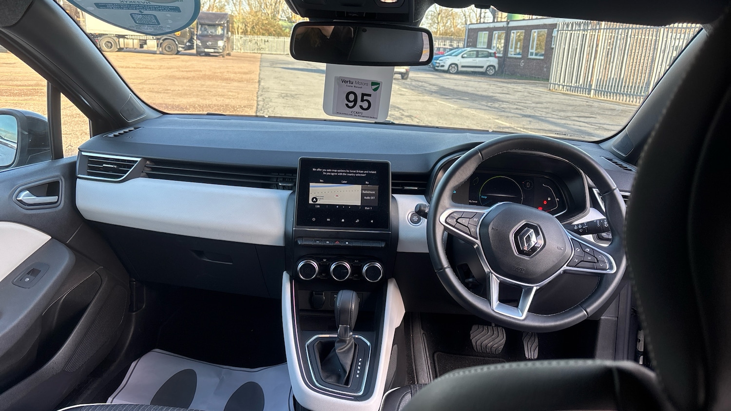 Used Renault Clio 2023 for sale - 76817400: Photo 10