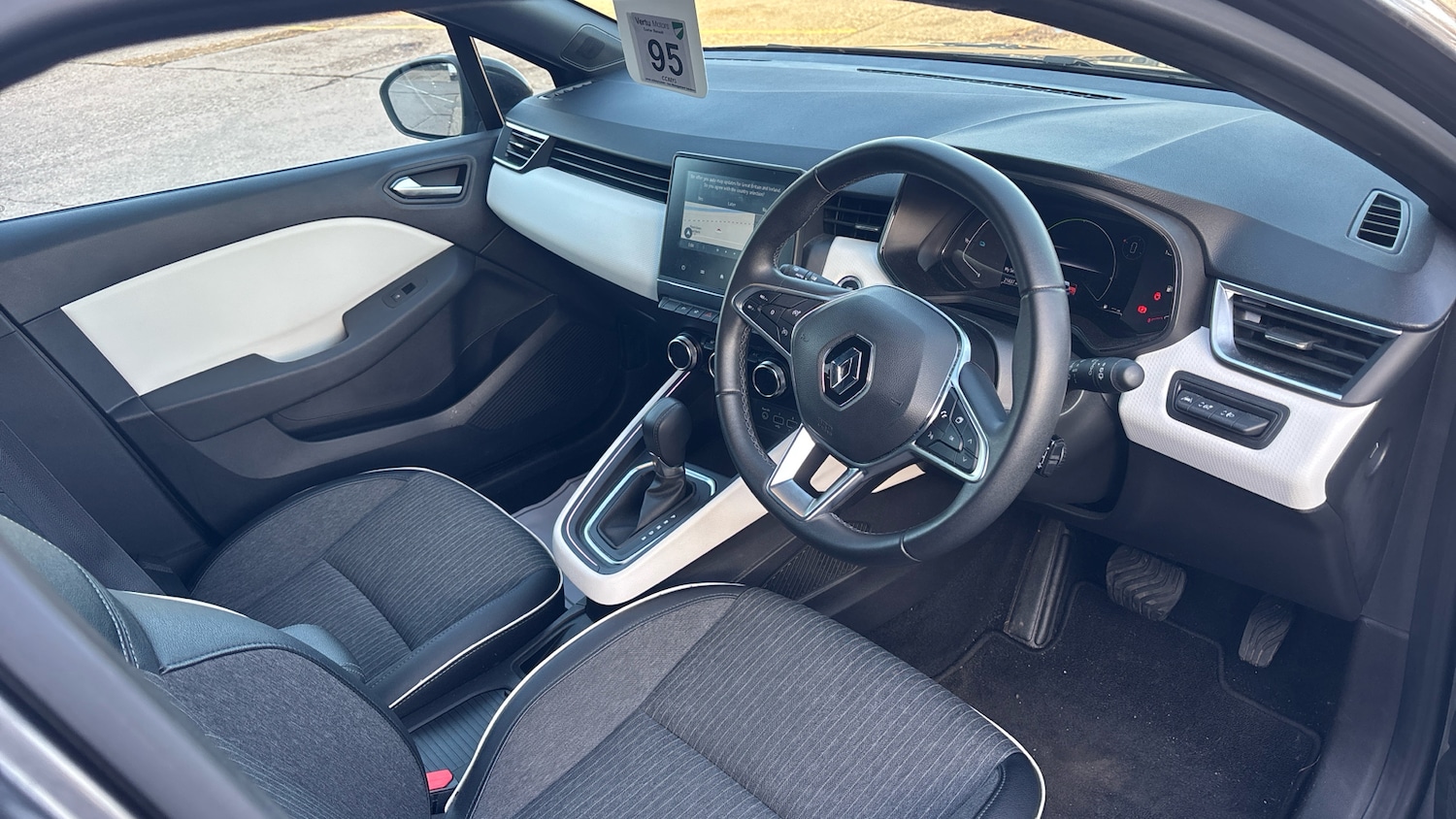 Used Renault Clio 2023 for sale - 76817400: Photo 11