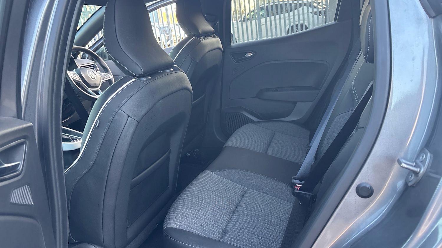 Used Renault Clio 2023 for sale - 76817400: Photo 16