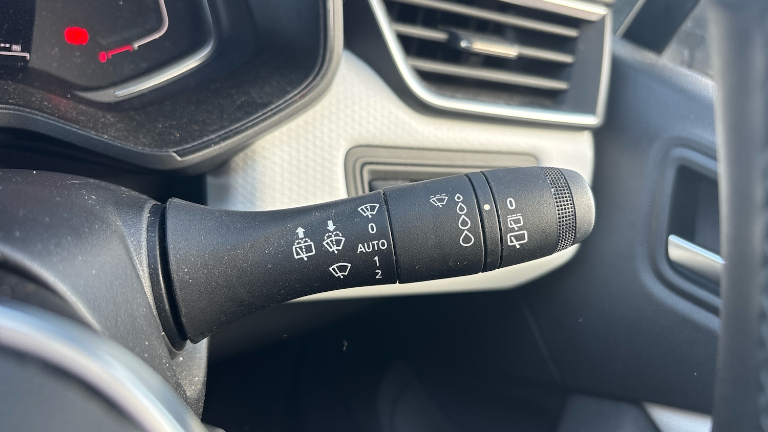 Used Renault Clio 2023 for sale - 76817400: Photo 32