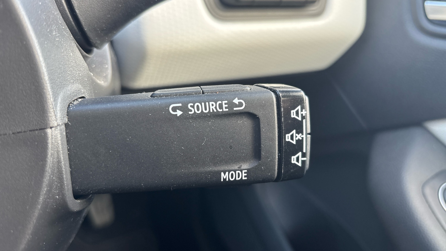 Used Renault Clio 2023 for sale - 76817400: Photo 33