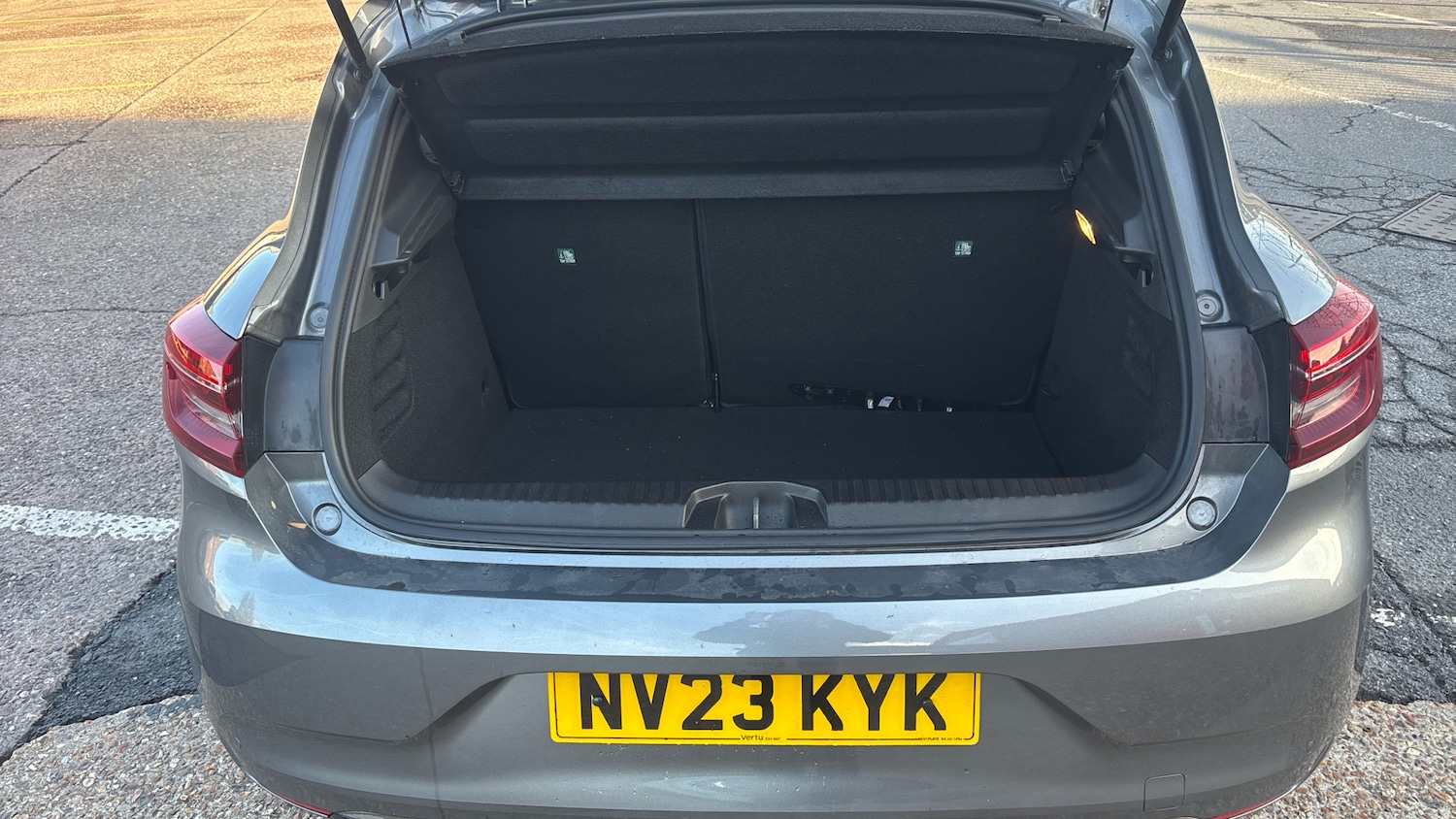 Used Renault Clio 2023 for sale - 76817400: Photo 4