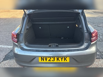 Used Renault Clio 2023 for sale - 76817400: Photo