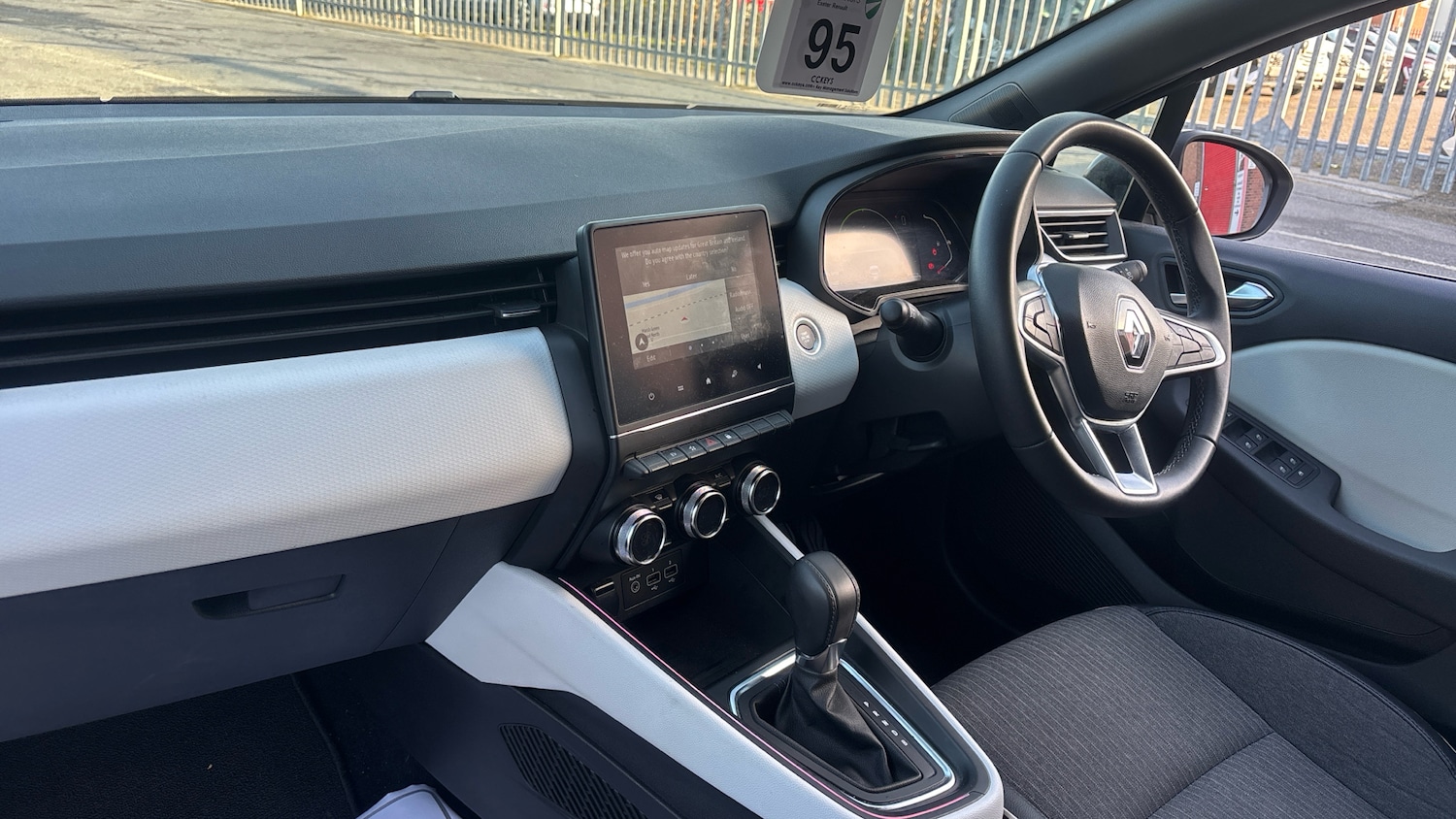 Used Renault Clio 2023 for sale - 76817400: Photo 9