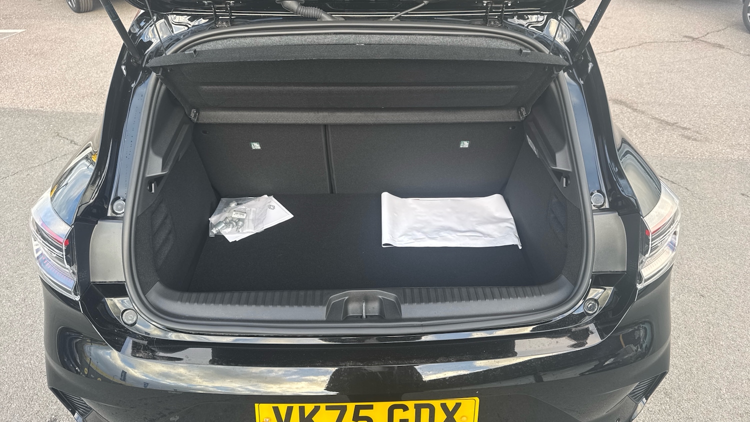 Used Renault Clio 2025 for sale - 76532049: Photo 4