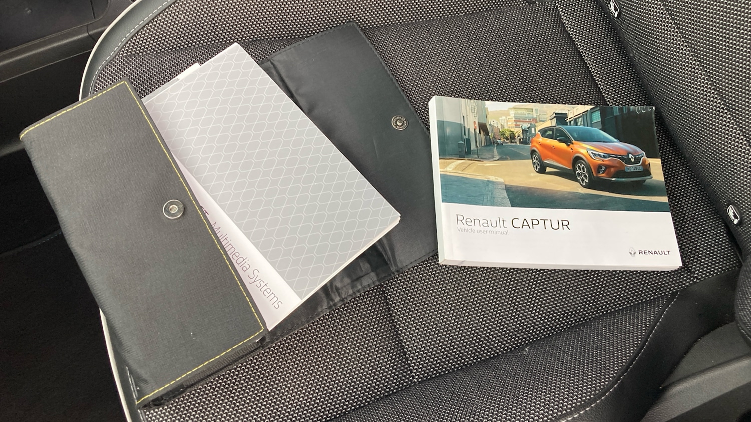 Used Renault Captur 2021 for sale - 77848786: Photo 19