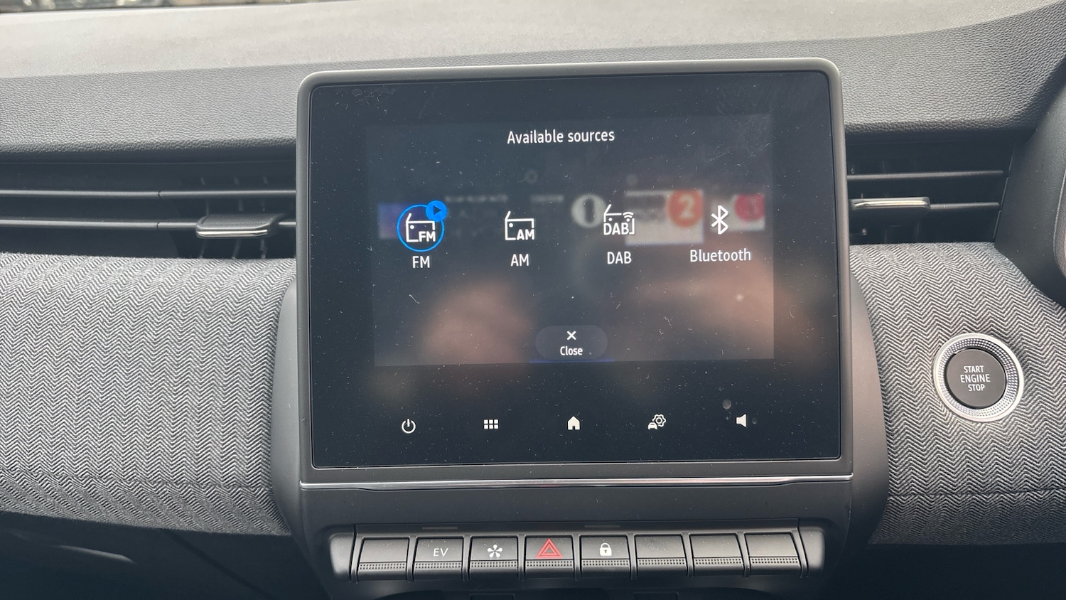 Used Renault Clio 2025 for sale - 76921190: Photo 35