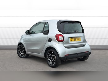 Used smart fortwo 2019 for sale - 78942185: Photo