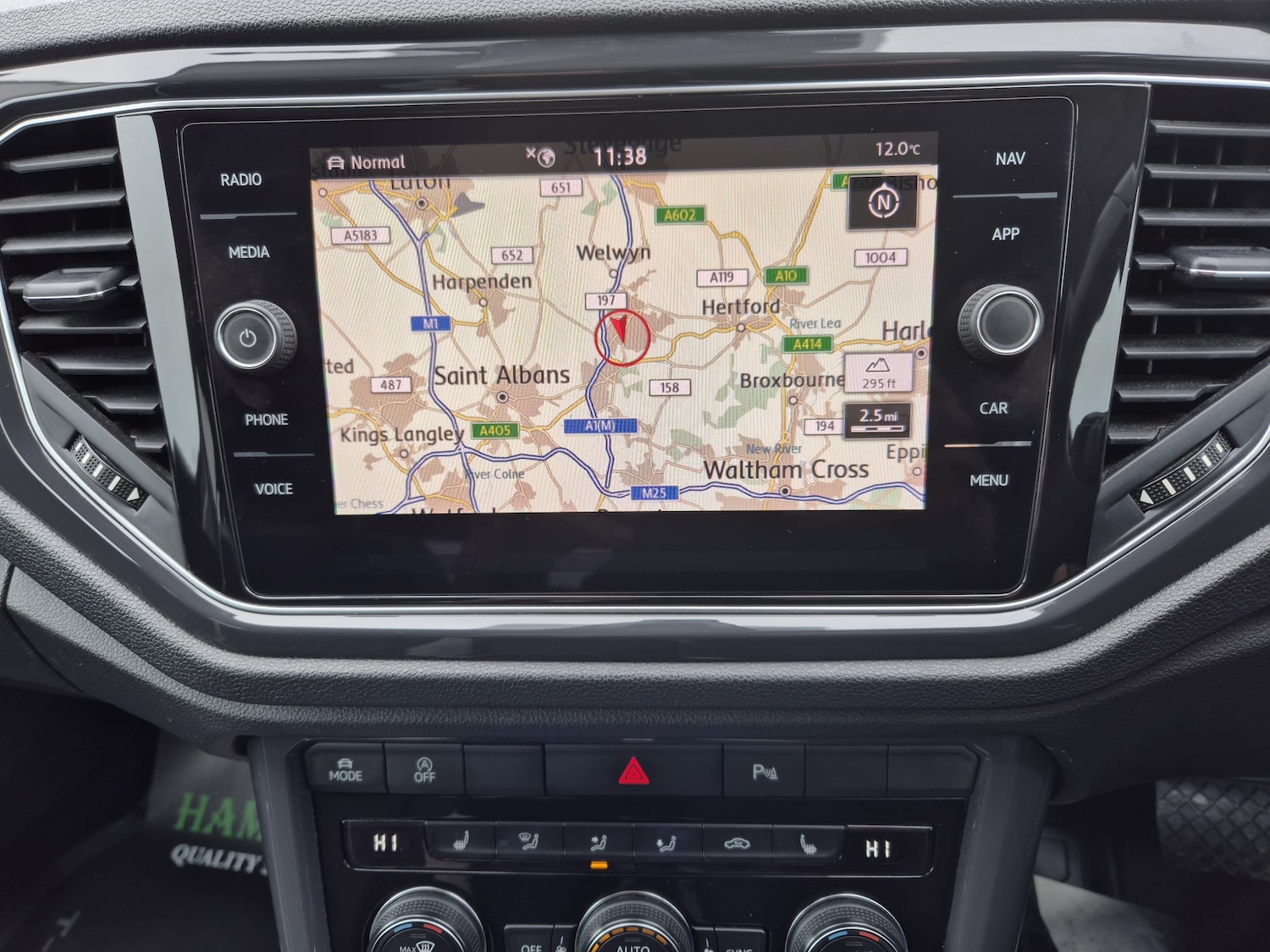 Used Volkswagen T-Roc 2018 for sale - 76232302: Photo 3