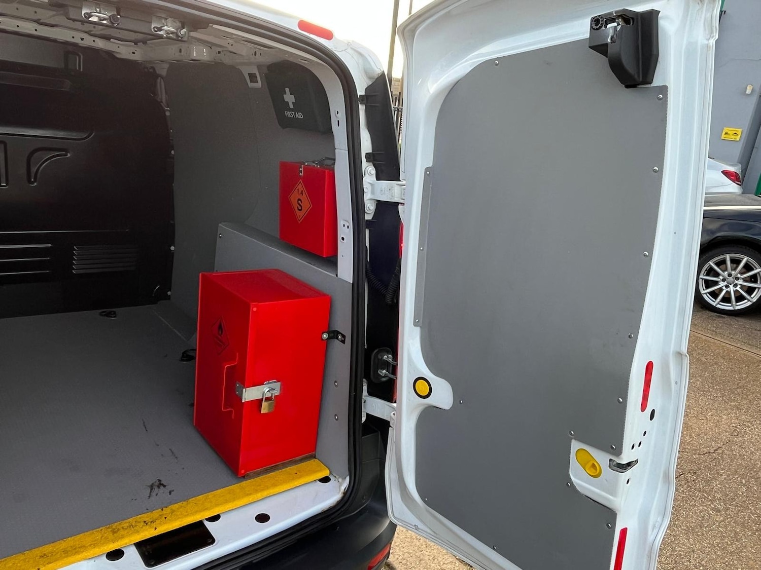 Used Ford Transit Connect 2018 for sale - 76495802: Photo 18