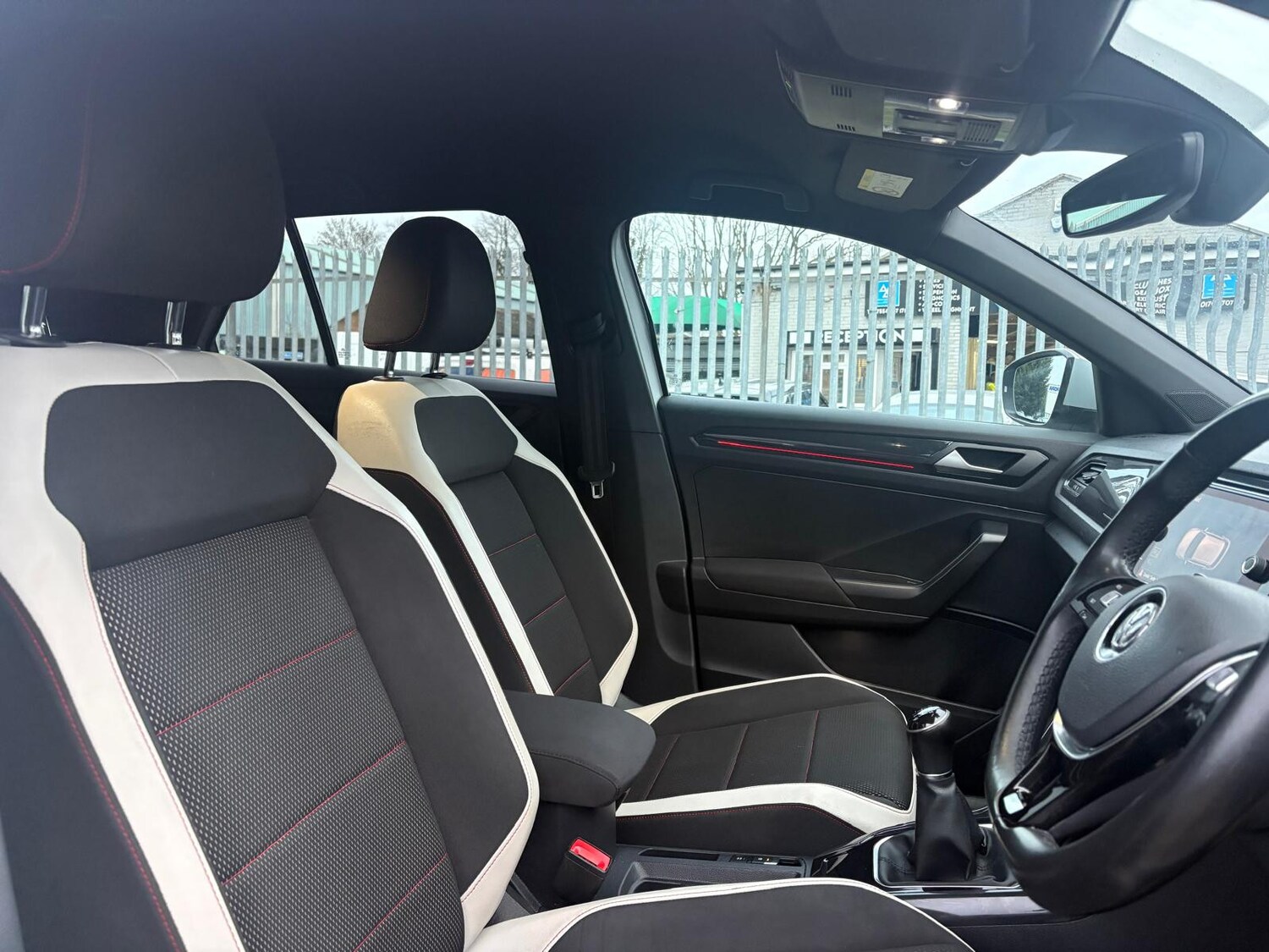 Used Volkswagen T-Roc 2018 for sale - 76905181: Photo 16