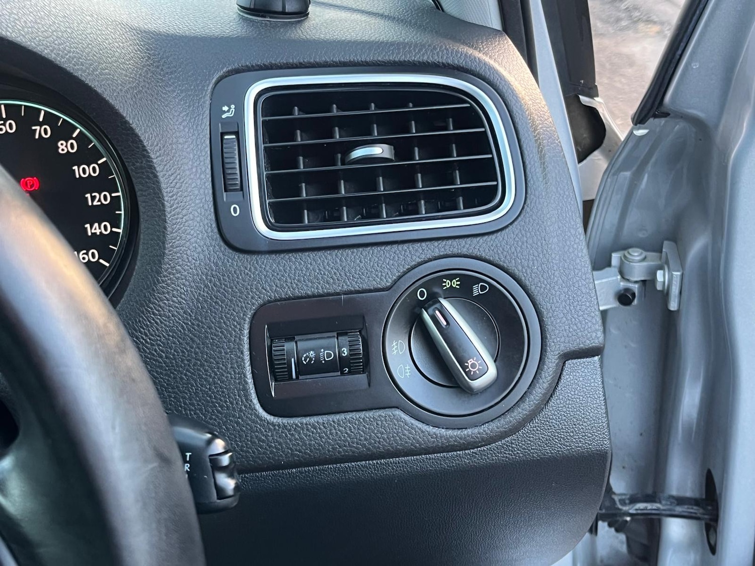 Used Volkswagen Polo 2012 for sale - 76724085: Photo 11