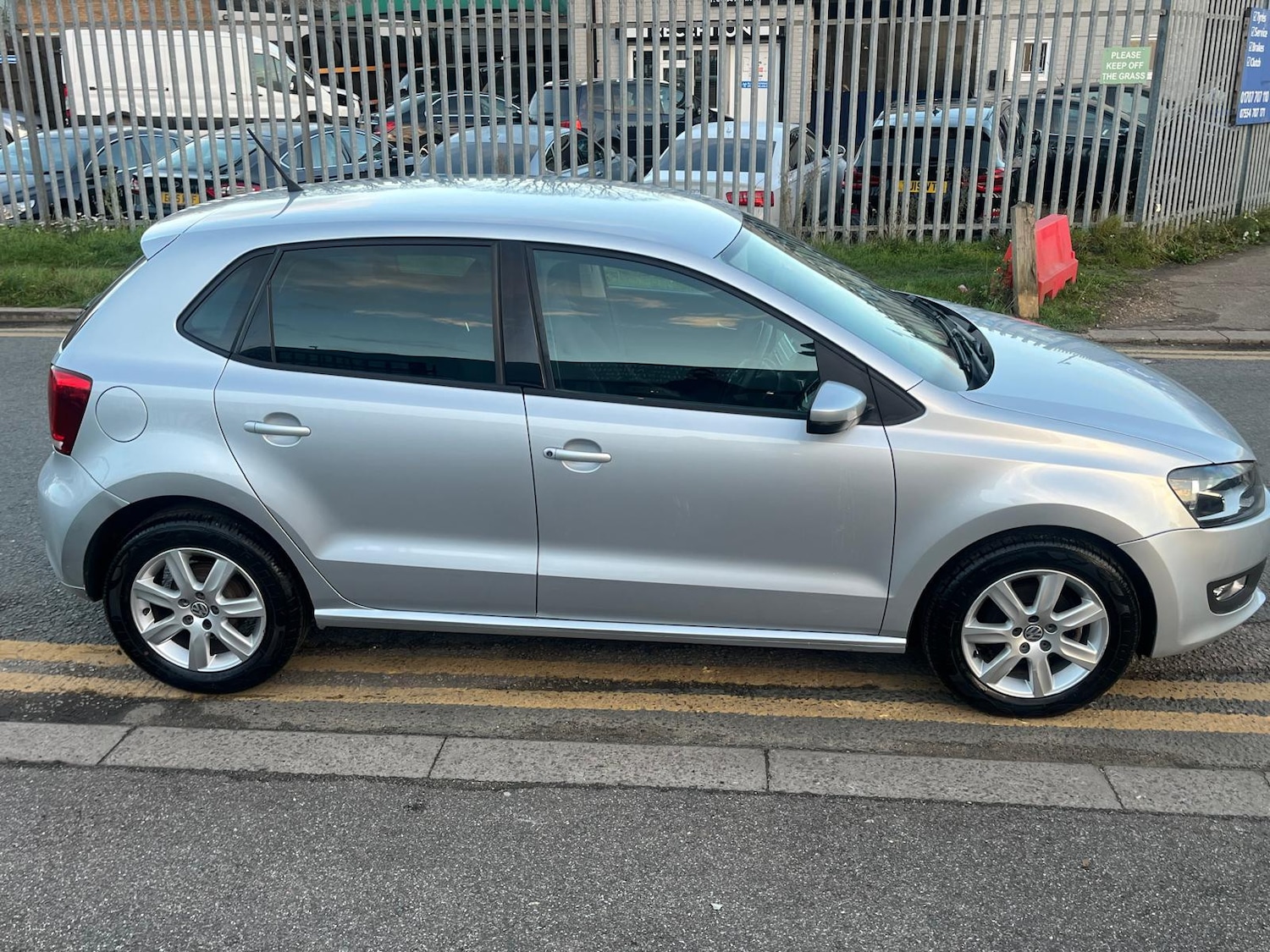 Used Volkswagen Polo 2012 for sale - 76724085: Photo 29