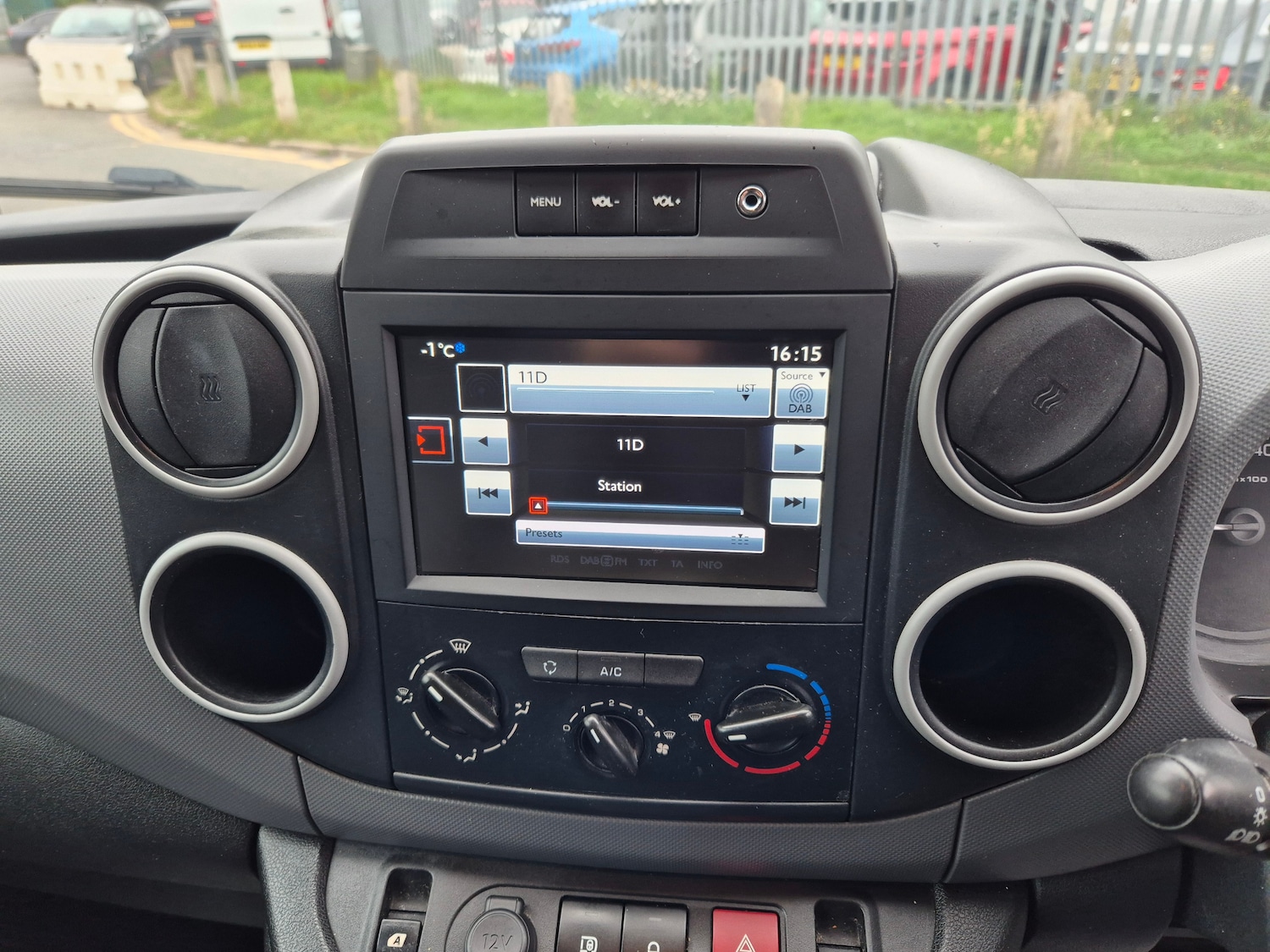 Used Citroen Berlingo 2015 for sale - 76777399: Photo 3