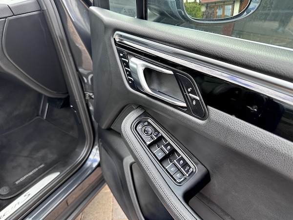 Used Porsche Macan 2017 for sale - 76185808: Photo 30