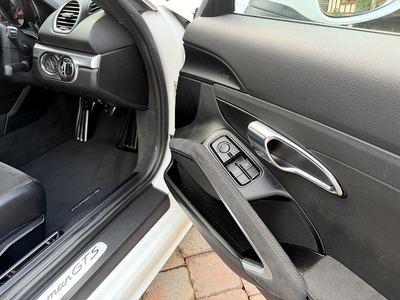 Used Porsche Cayman 2018 for sale - 77264100: Photo 29