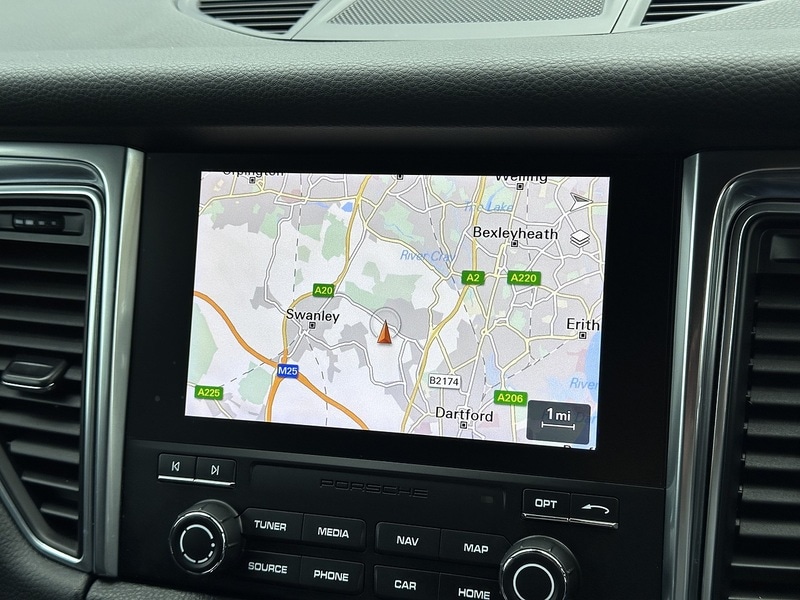 Used Porsche Macan 2018 for sale - 76599933: Photo 40