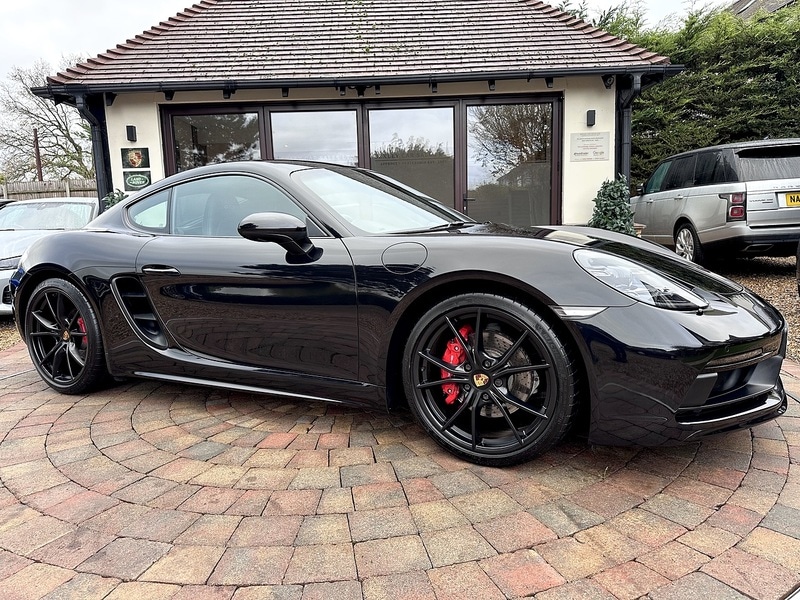 Used Porsche Cayman 2019 for sale - 76686821: Photo 2