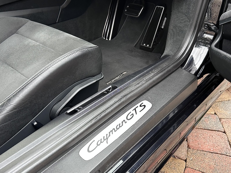 Used Porsche Cayman 2019 for sale - 76686821: Photo 31