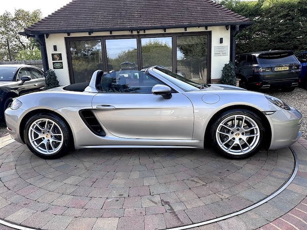 Used Porsche Boxster 2017 for sale - 76210926: Photo 2
