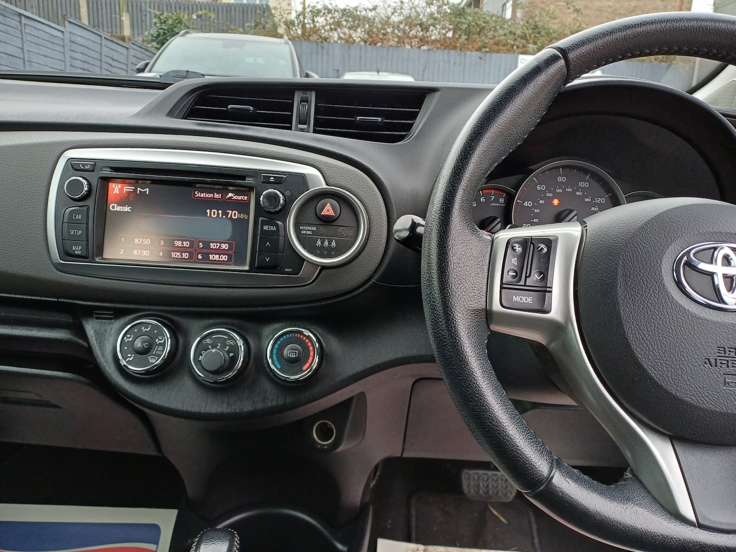 Used Toyota Yaris 2012 for sale - 77409519: Photo 11