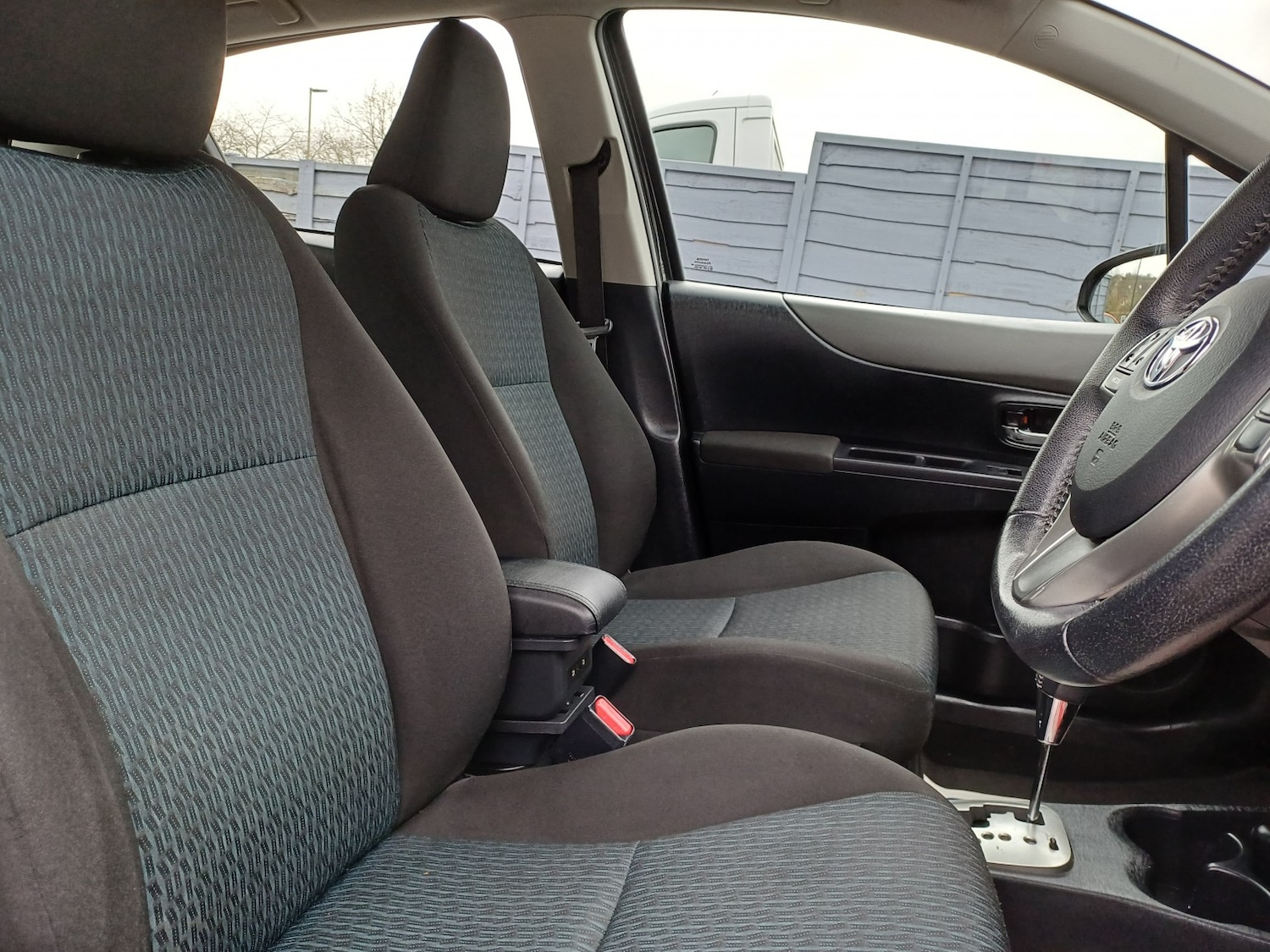 Used Toyota Yaris 2012 for sale - 77409519: Photo 9