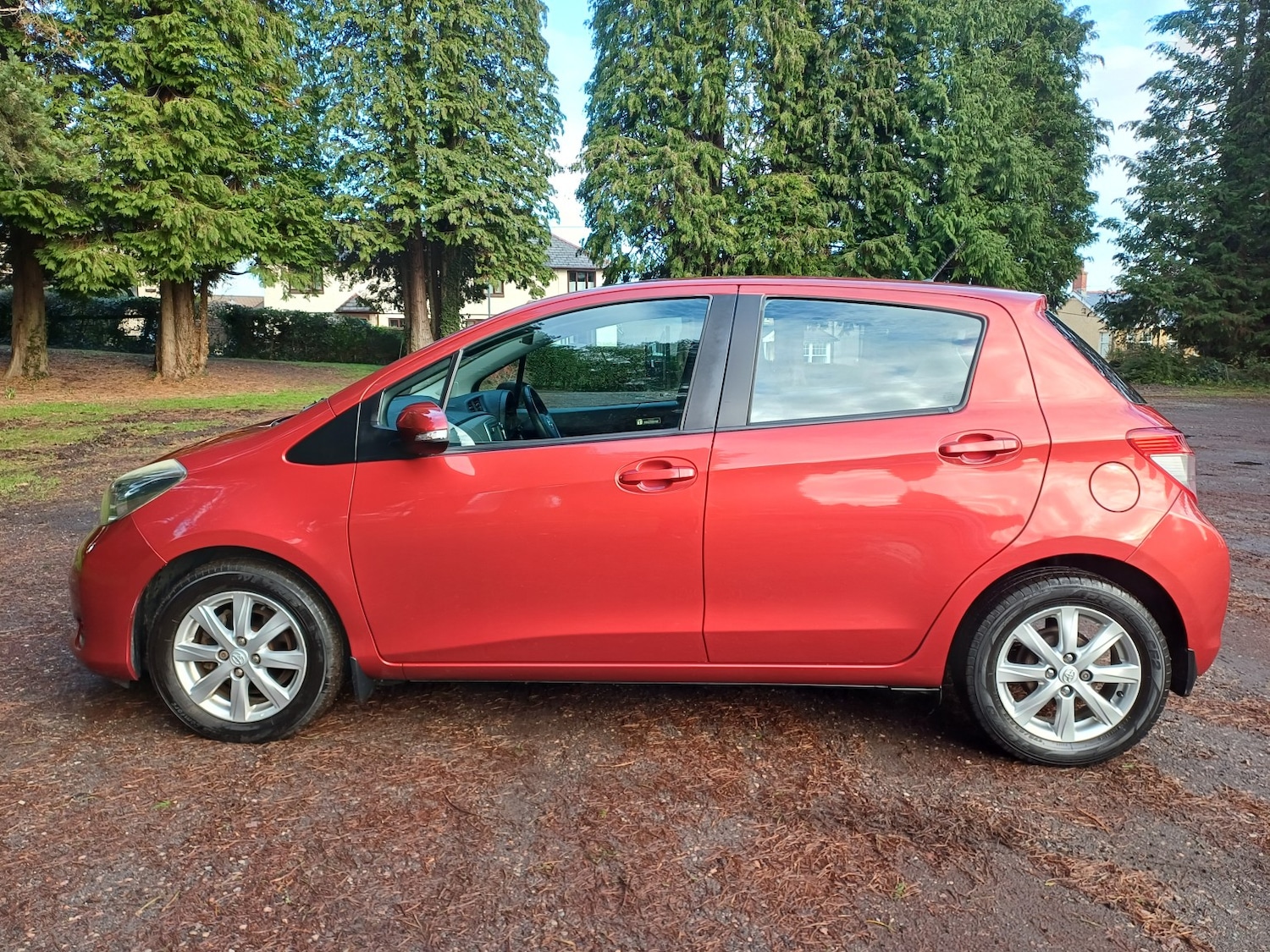 Used Toyota Yaris 2012 for sale - 77014864: Photo 2