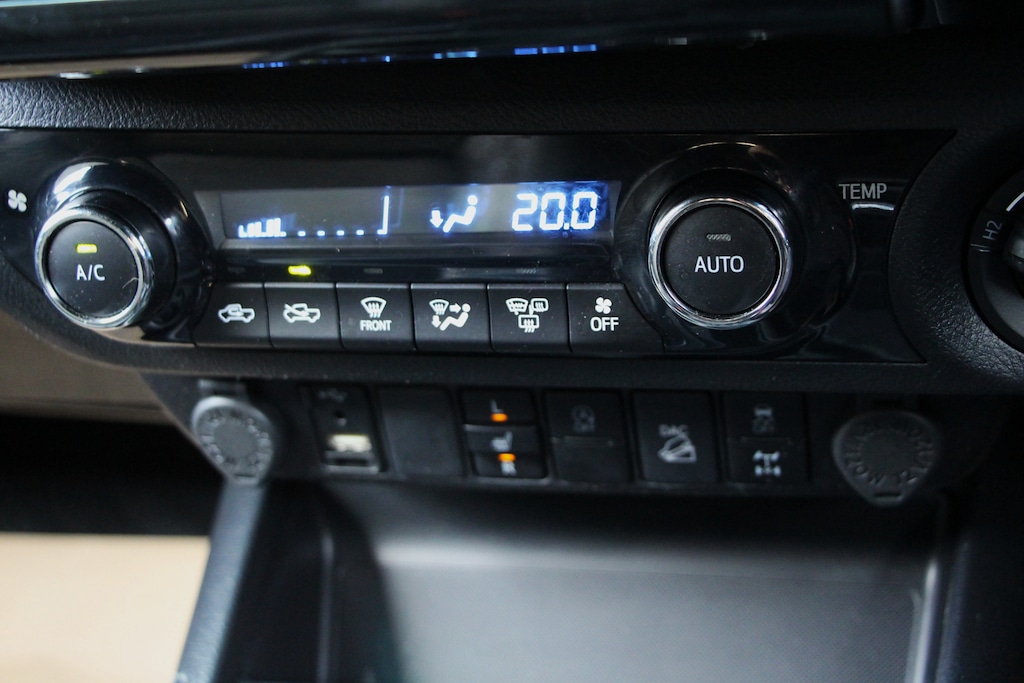 Used Toyota Hilux 2021 for sale - 76580389: Photo 44