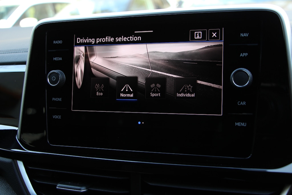 Used Volkswagen T-Roc 2023 for sale - 77746368: Photo 32