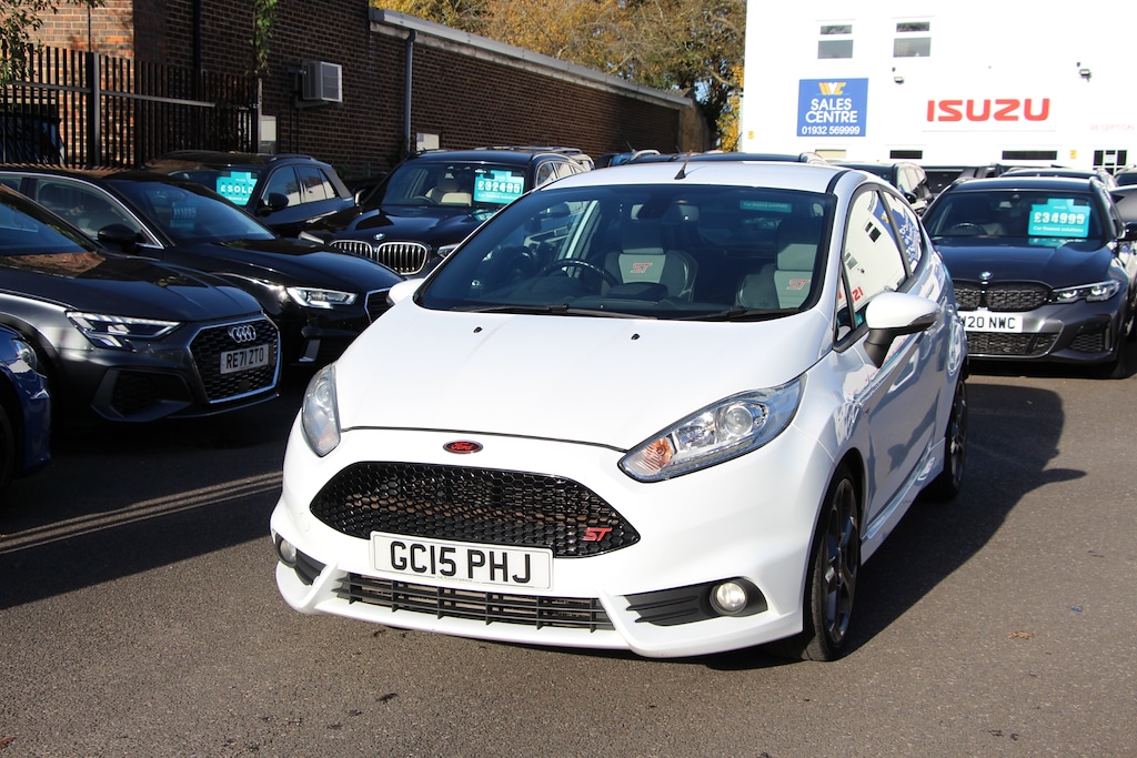 Used Ford Fiesta 2015 for sale - 76603038: Photo 2