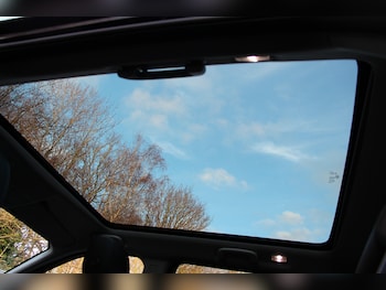 Used Land Rover Discovery Sport 2018 for sale - 77225428: Photo