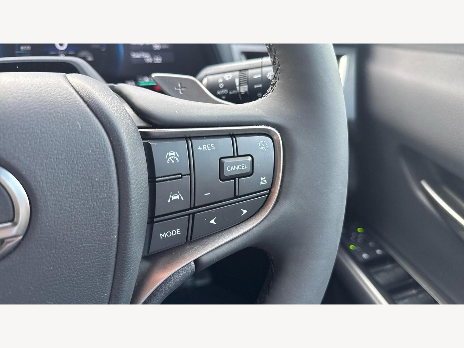 Used Lexus UX 2025 for sale - 77799330: Photo 28