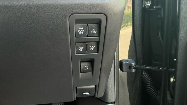 Used Lexus LM 2025 for sale - 76336081: Photo 76