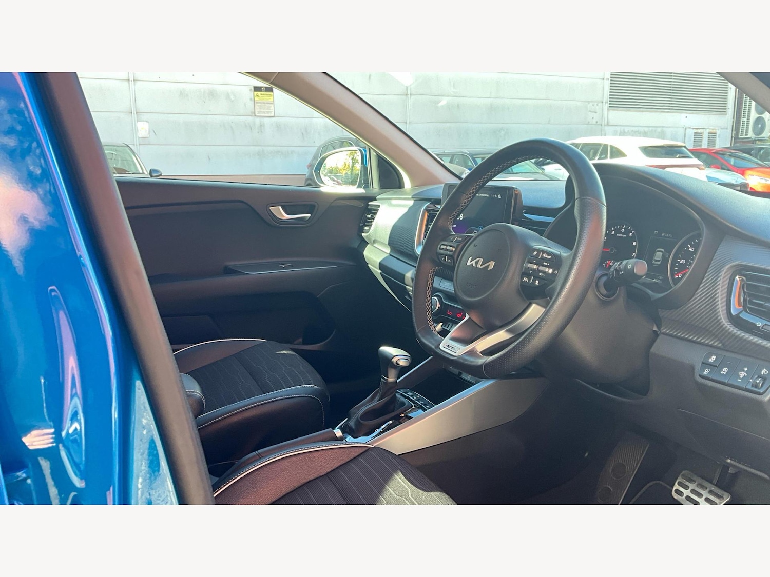 Used Kia Stonic 2023 for sale - 76377553: Photo 15