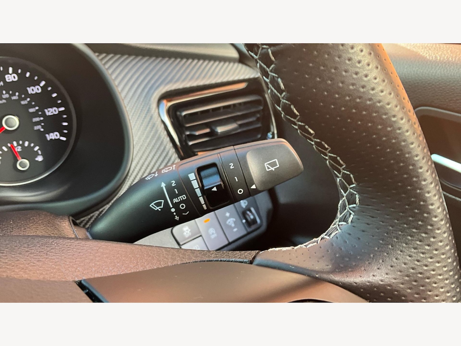 Used Kia Stonic 2023 for sale - 76377553: Photo 29