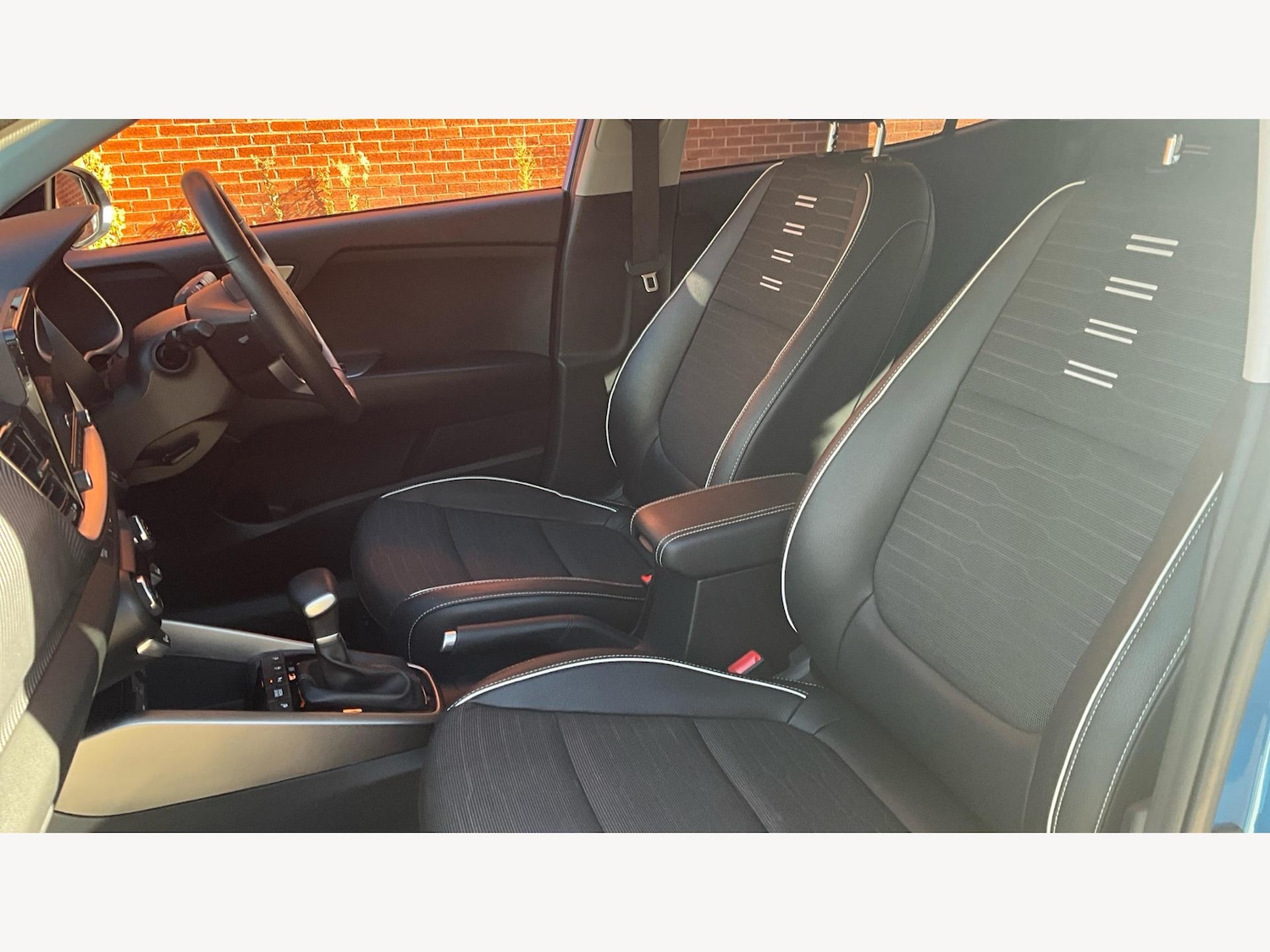 Used Kia Stonic 2023 for sale - 76377553: Photo 8
