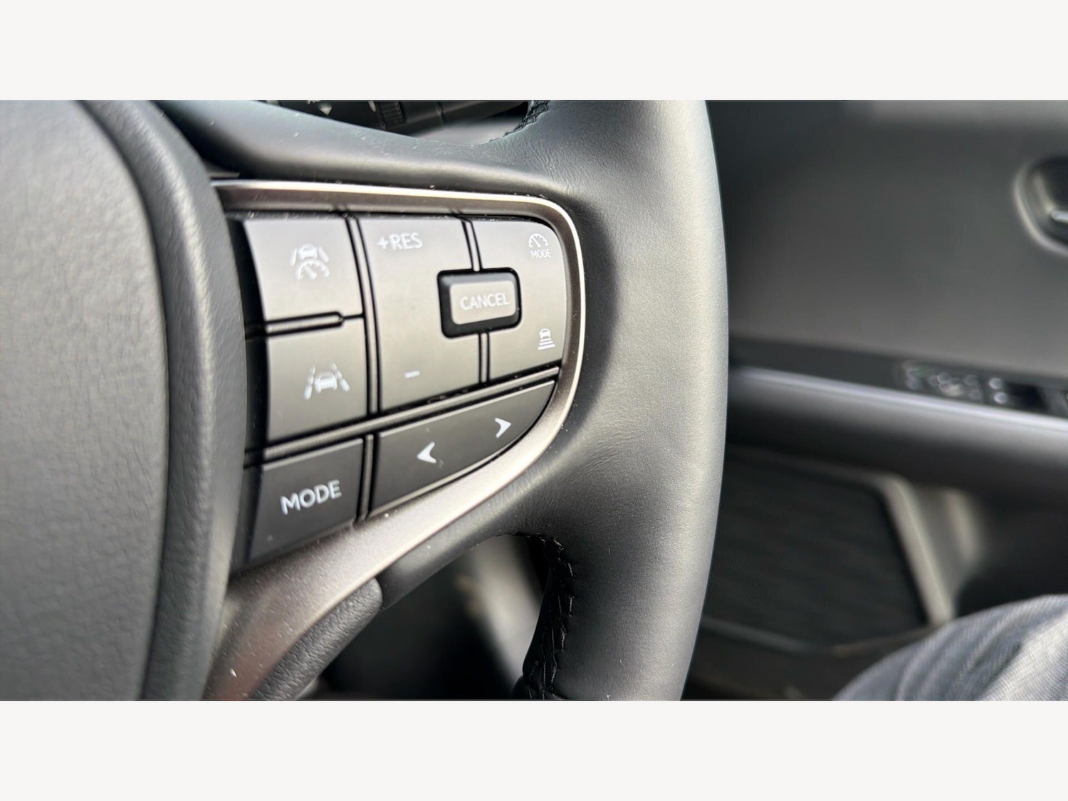 Used Lexus UX 2025 for sale - 77710305: Photo 27