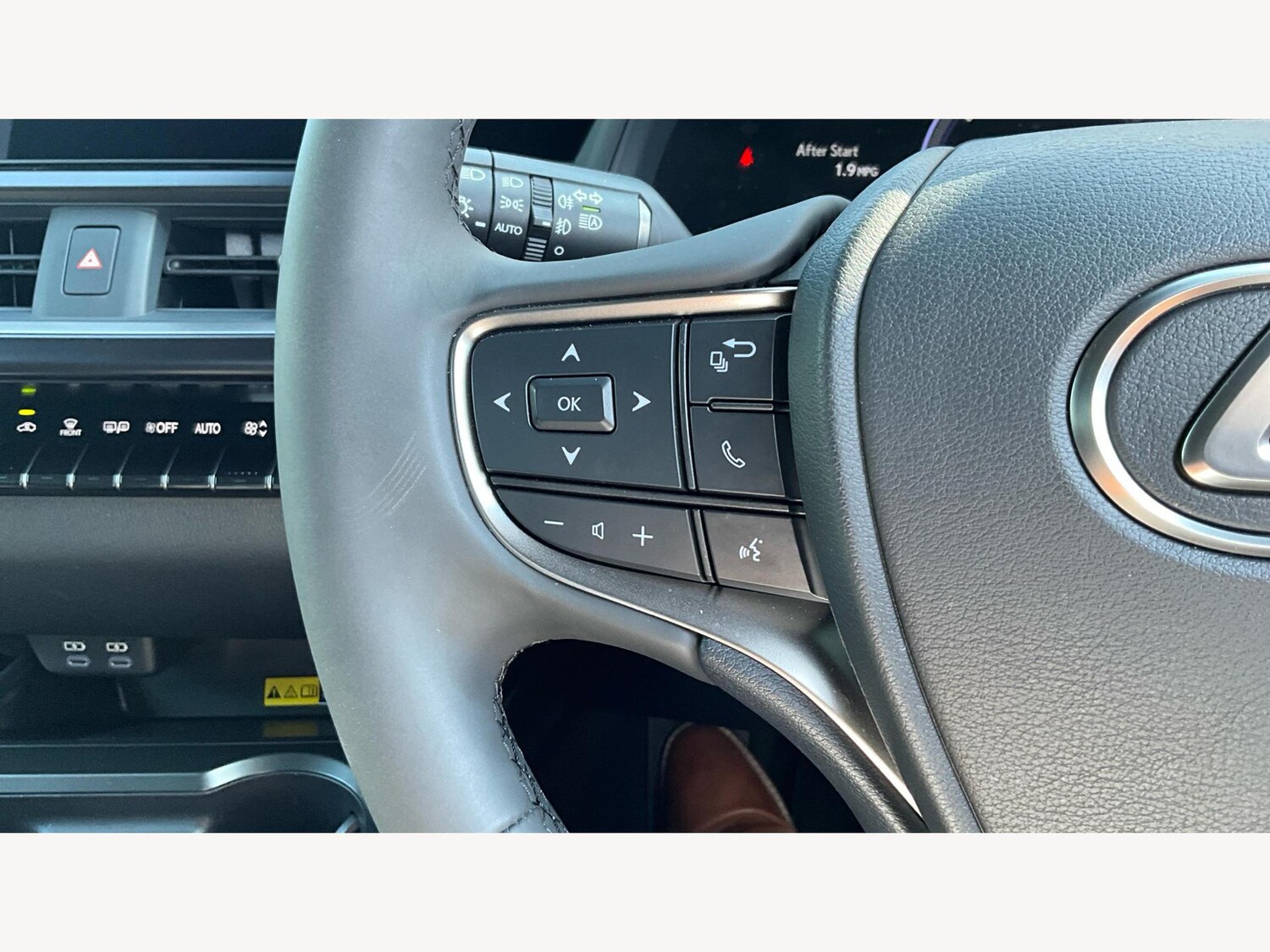 Used Lexus UX 2024 for sale - 76473624: Photo 32