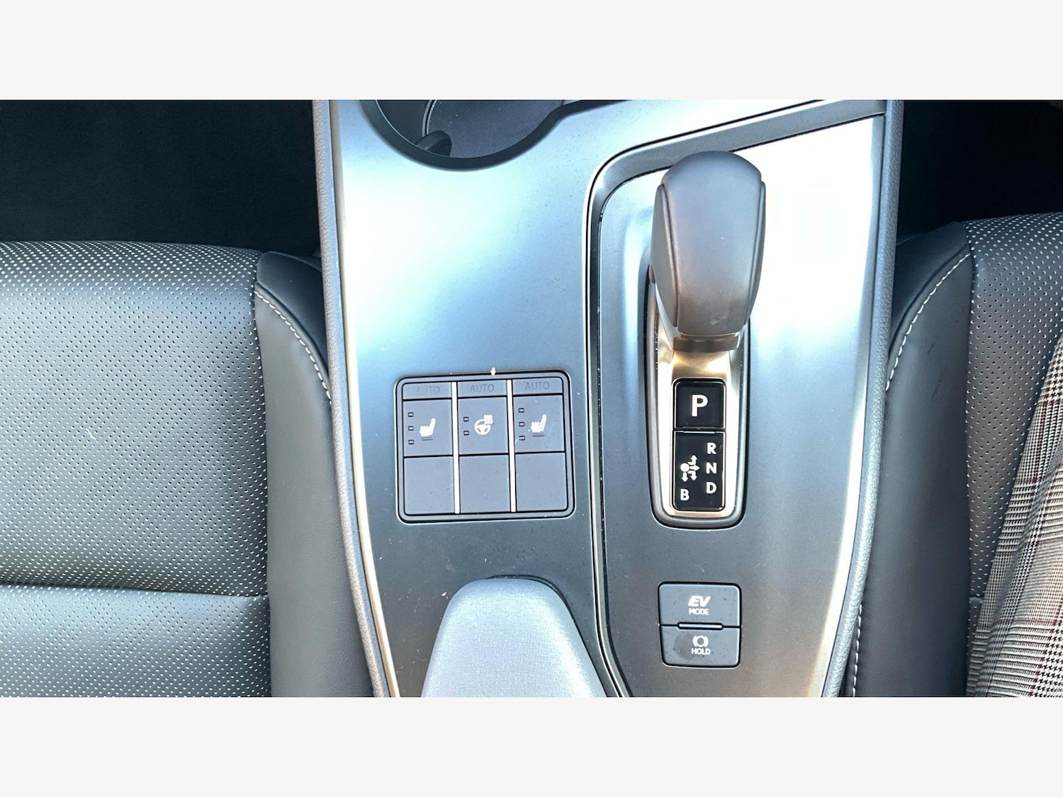 Used Lexus UX 2025 for sale - 77882398: Photo 28