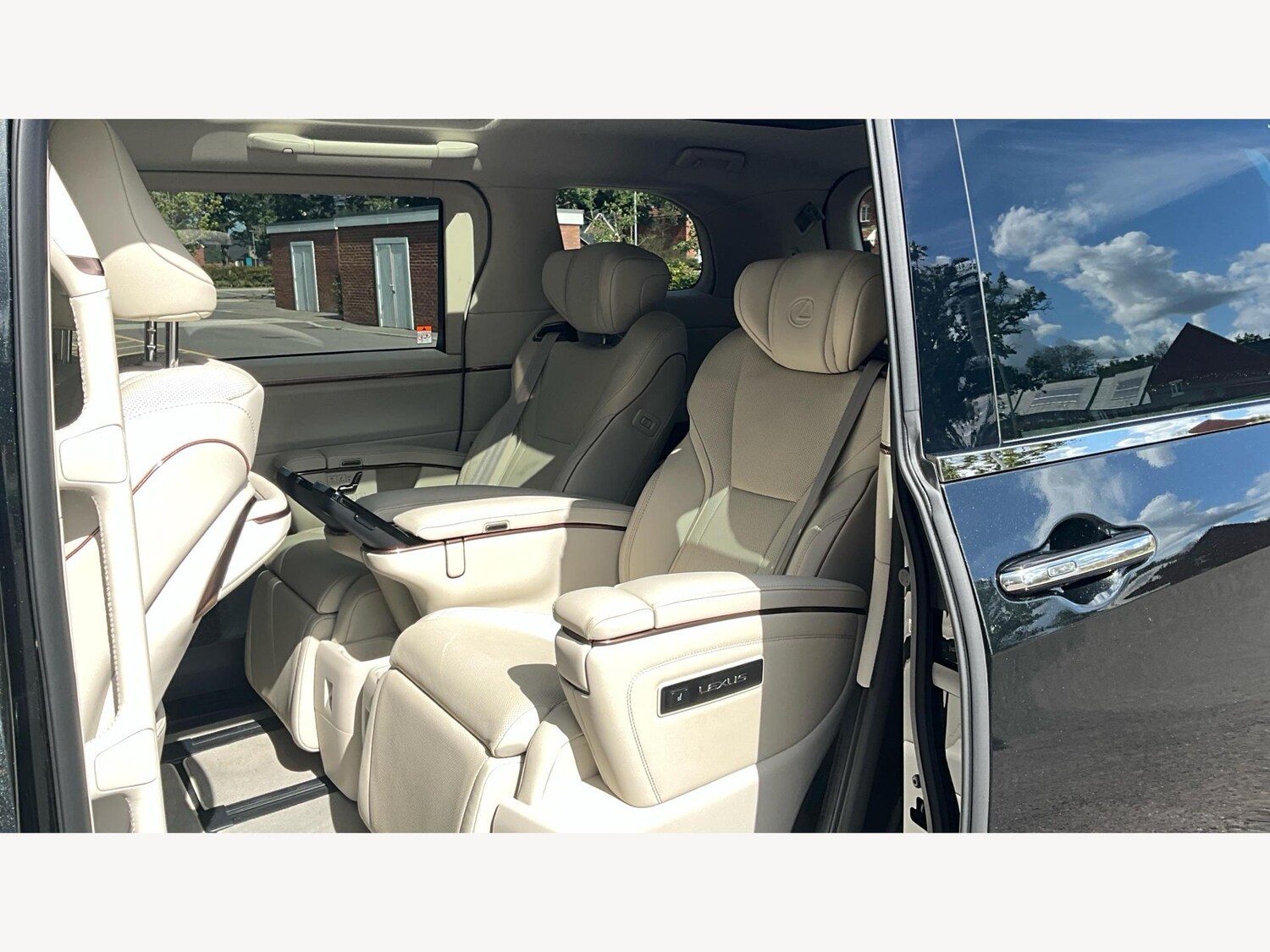 Used Lexus LM 2025 for sale - 76446412: Photo 16