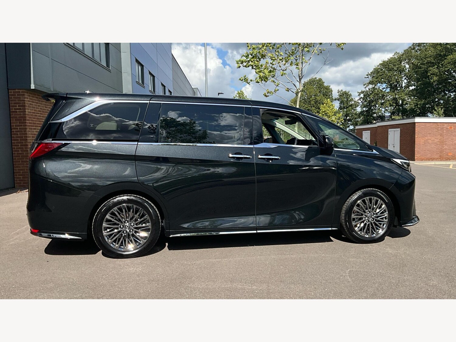 Used Lexus LM 2025 for sale - 76446412: Photo 18