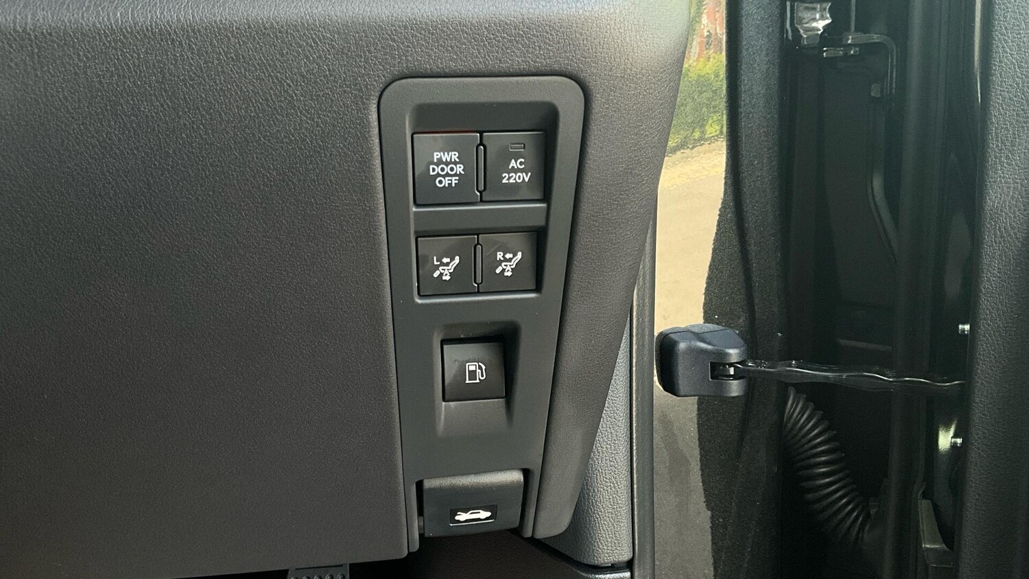 Used Lexus LM 2025 for sale - 76446412: Photo 76