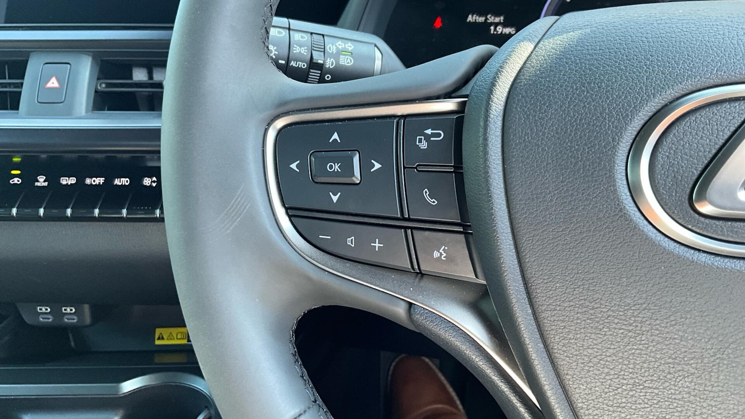 Used Lexus UX 2024 for sale - 77091717: Photo 32