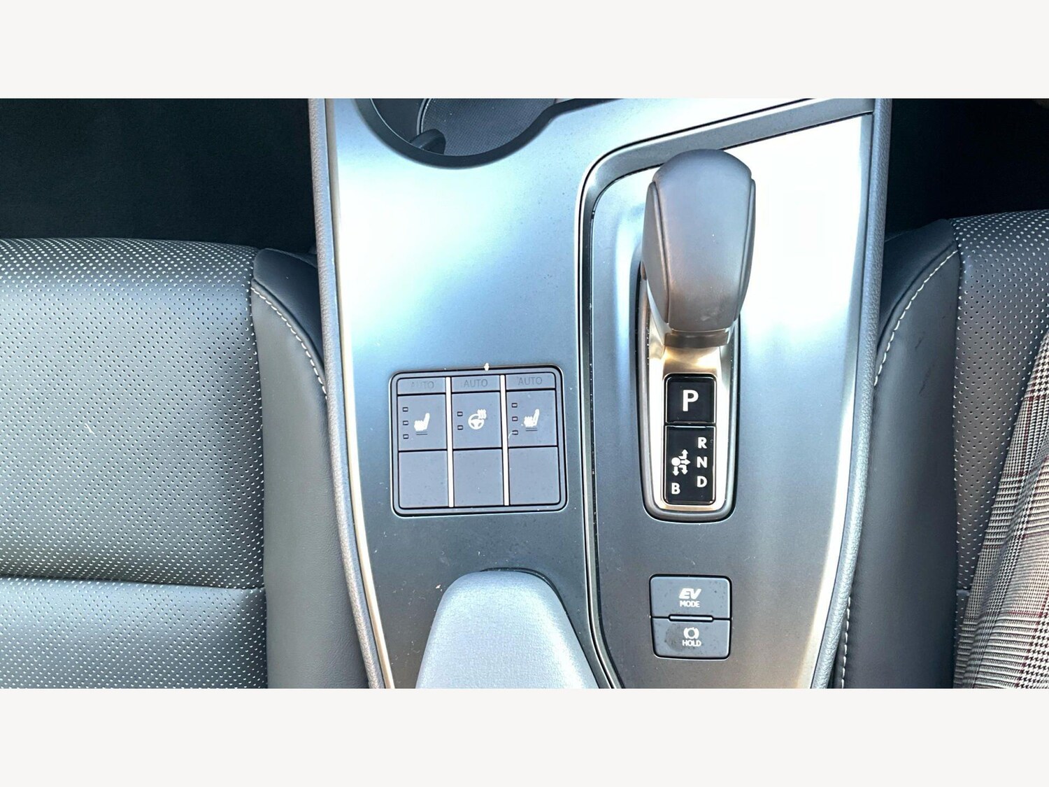 Used Lexus UX 2025 for sale - 77993091: Photo 28