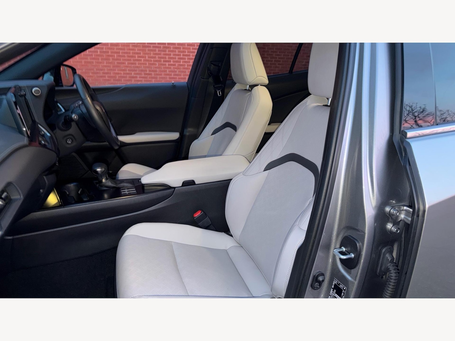 Used Lexus UX 2022 for sale - 77049960: Photo 8