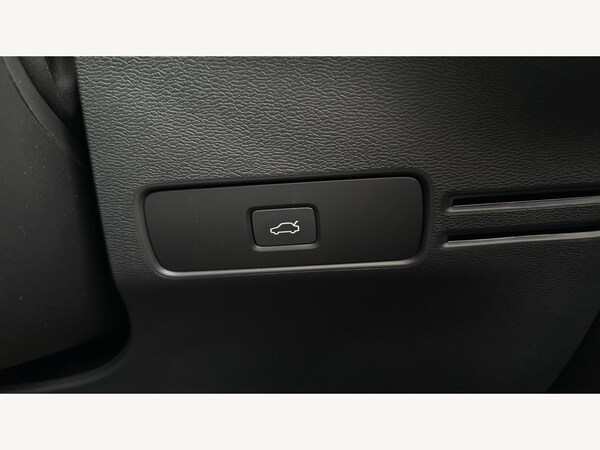 Used Volvo XC40 2024 for sale - 76295309: Photo 32