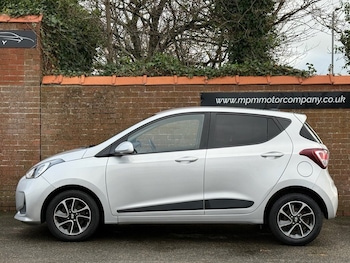 Used Hyundai i10 2018 for sale - 76631750: Photo