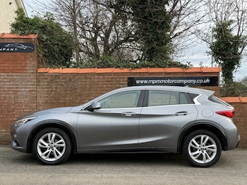 Used Infiniti Q30 2017 for sale - 76631687: Photo