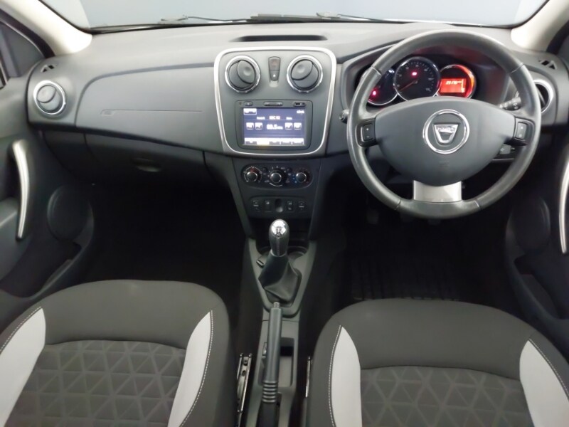 Used Dacia Sandero Stepway 2015 for sale - 77329601: Photo 2