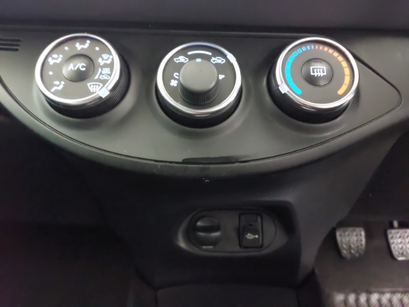 Used Toyota Yaris 2018 for sale - 77644812: Photo 15